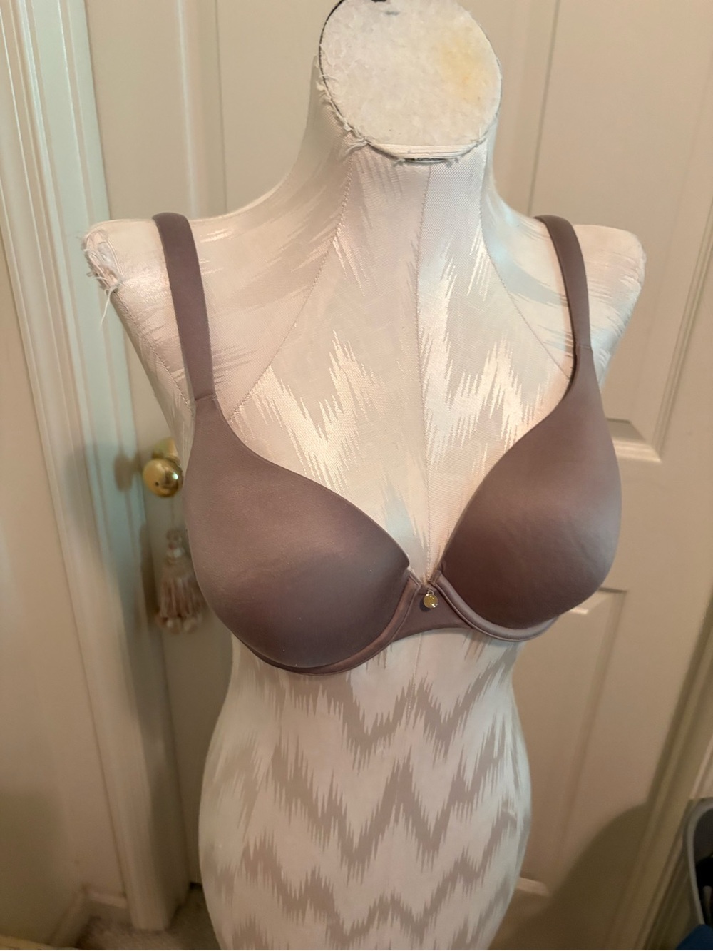 Victoria's Secret Smooth Molded  Bra in Taupe 34C lined perfect coverage